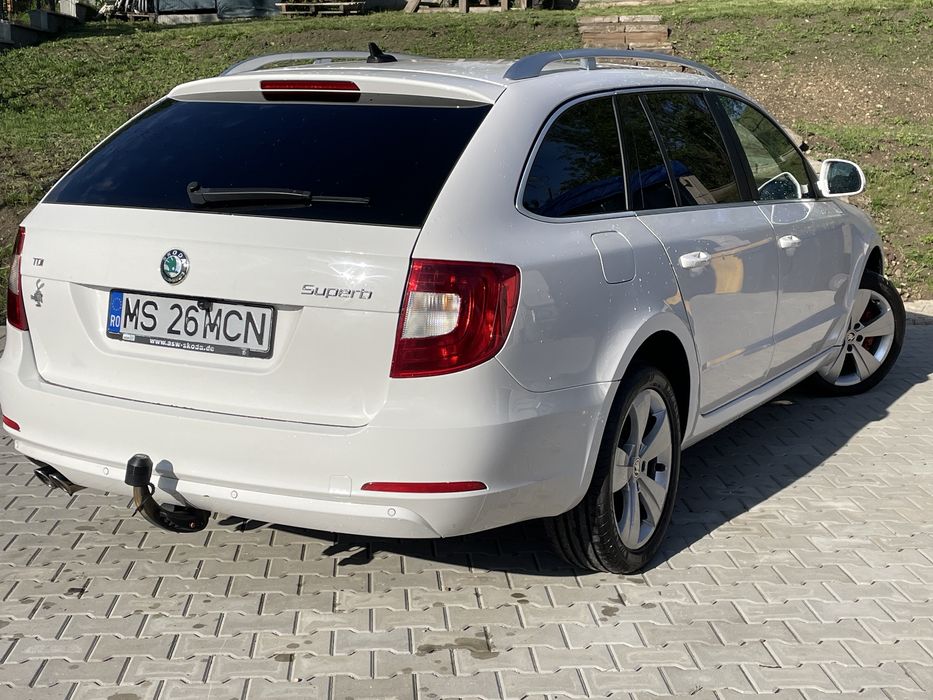 Skoda Superb Diesel Automată(DSG)/140 CP