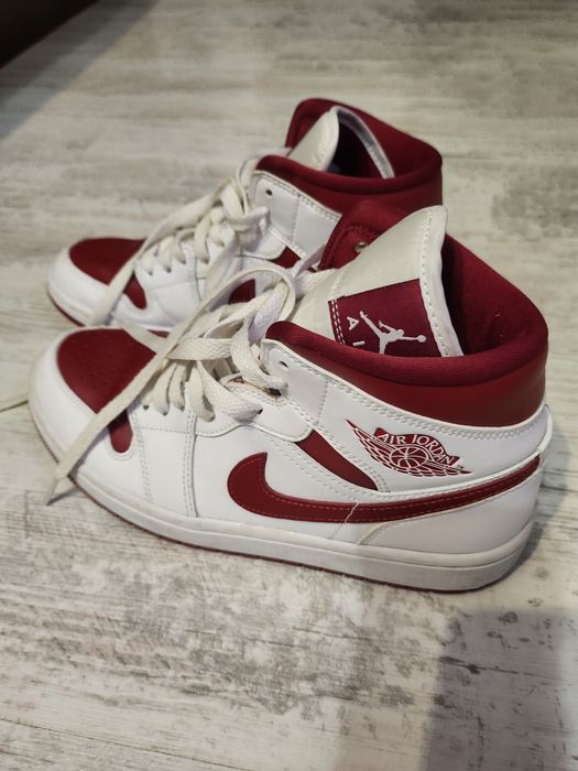 Намалям Nike Air Jordan 1 маратонки