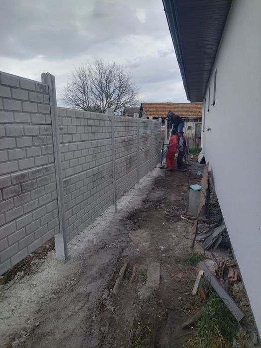 Gard Sipca lemn piatra stalpi beton