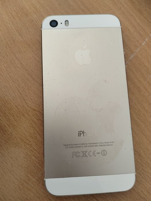 Продаю айфон 5S,
