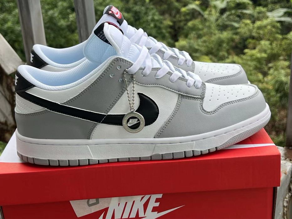 Nike Dunk Low SE “Lottery”
