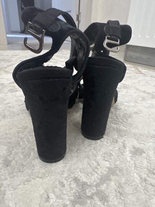 Продам новый туфли