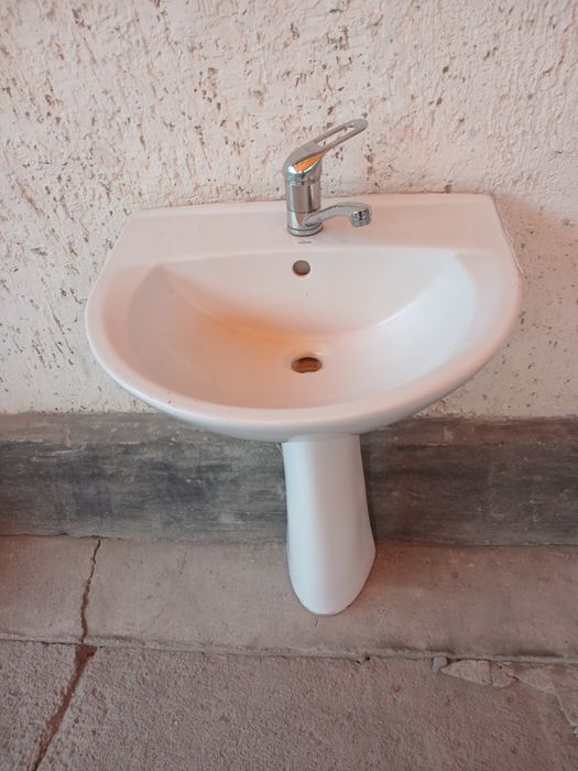 Раковина с пъедесталом