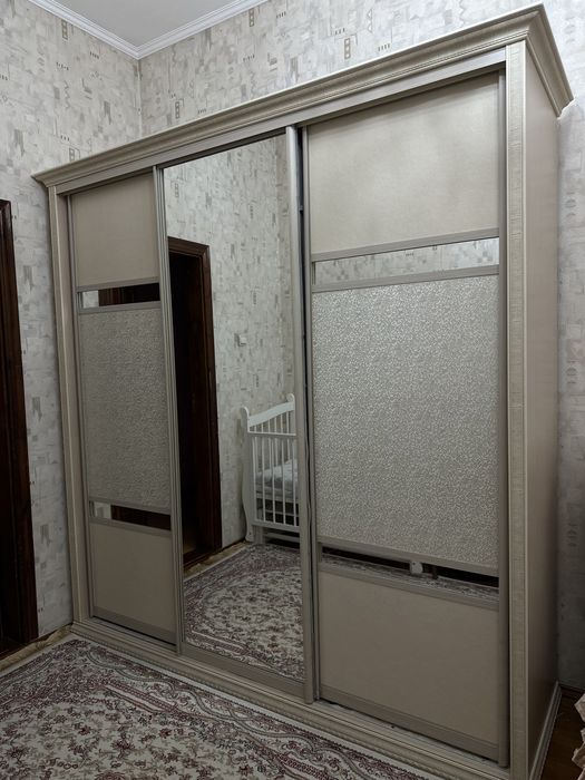 Продам очень красивый спальный гарнитур