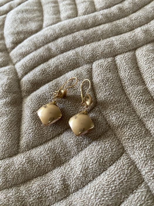 Продам золотые серьги