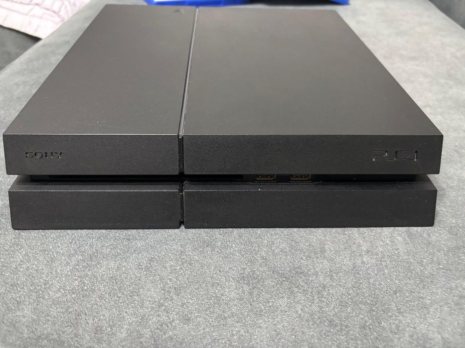 продам Ps4 (Sony PlayStation)