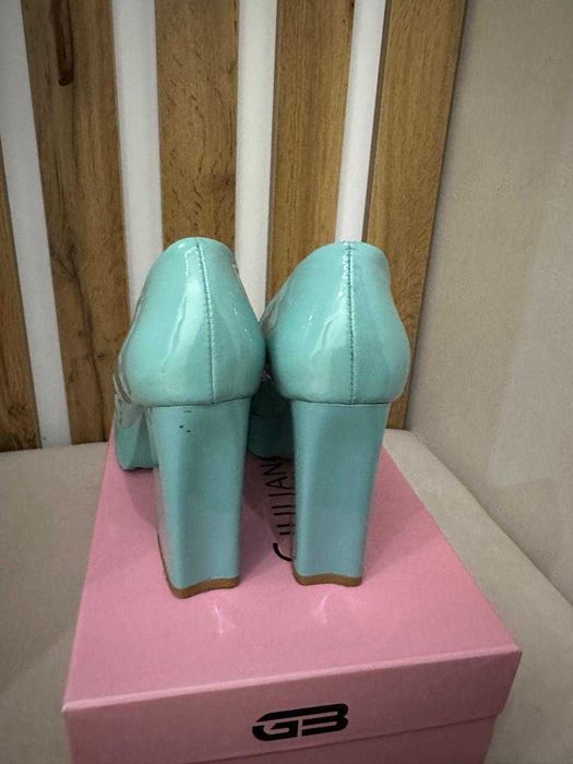 Продам женскую обувь