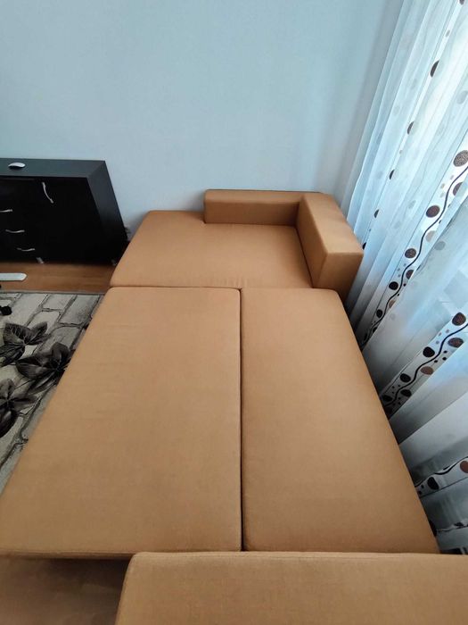 Canapea extensibila cu 3 locuri