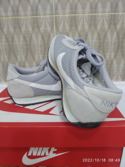 Продам оригинальные кроссовки NIKE.