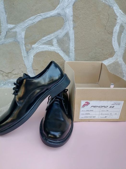 Мъжки обувки чисто нови