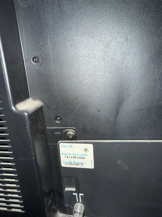 Срочно продается проекционный телевизор Panasonic TX-43P400H,