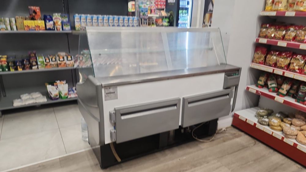 Холодильник витринный