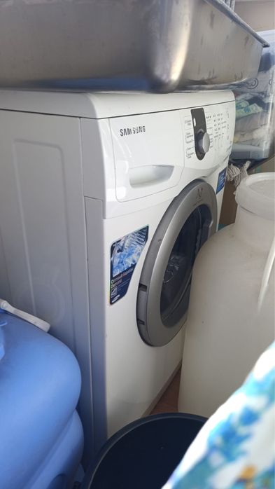 Продам диван зеленый не раскладной