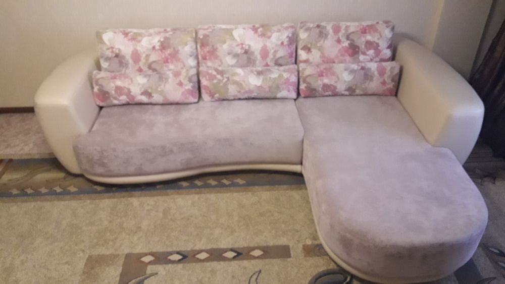 Продам большой вместительный диван