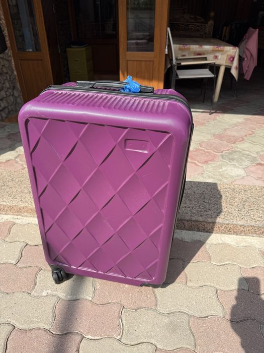 Продам чемоданы