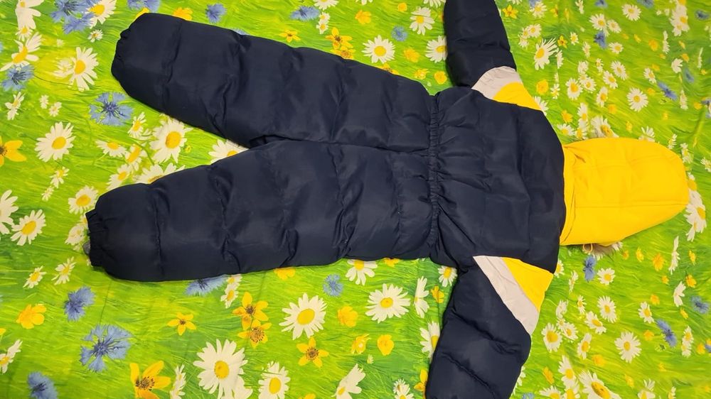 Три  Зимних комбинезона б/у.