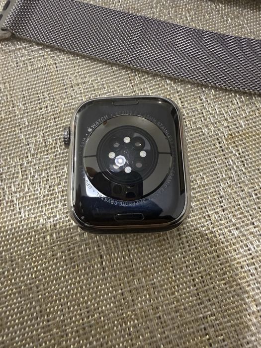 Apple Watch Series 8 45mm LTE Milanese loop