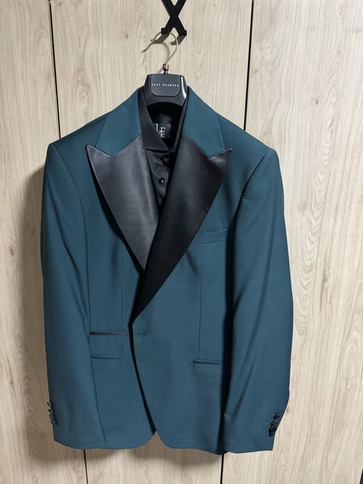 Vand costum LaelFashion marimea 56. Vine cu camasa L si pantofi marinea 45!