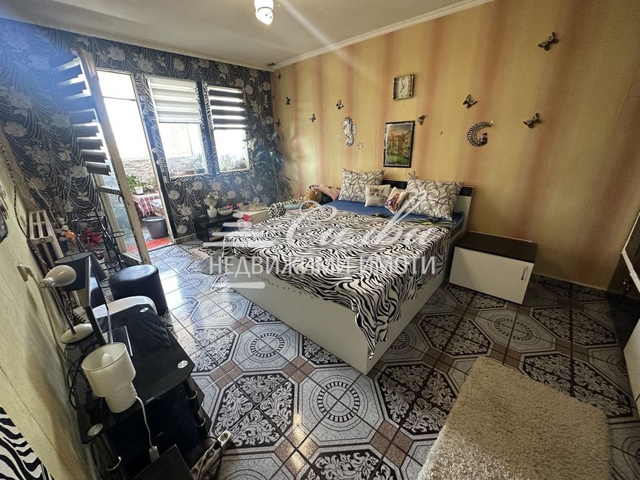 Продава се Тристаен апартамент в Търговище, Запад 2 - 82 кв.м за 901 €/кв.м - Снимка #3