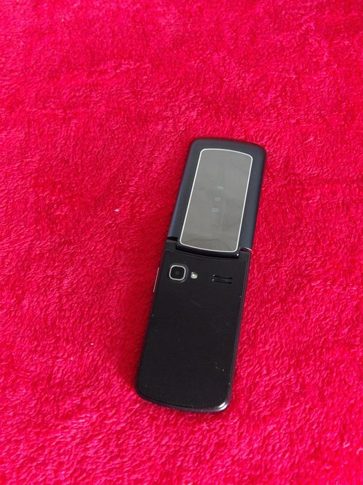 Super telefon cu clapeta special pentru Seniori