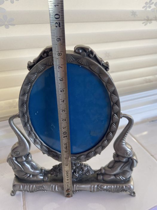 Много масивно, винтидж огледало, от едната страна рамка за снимка