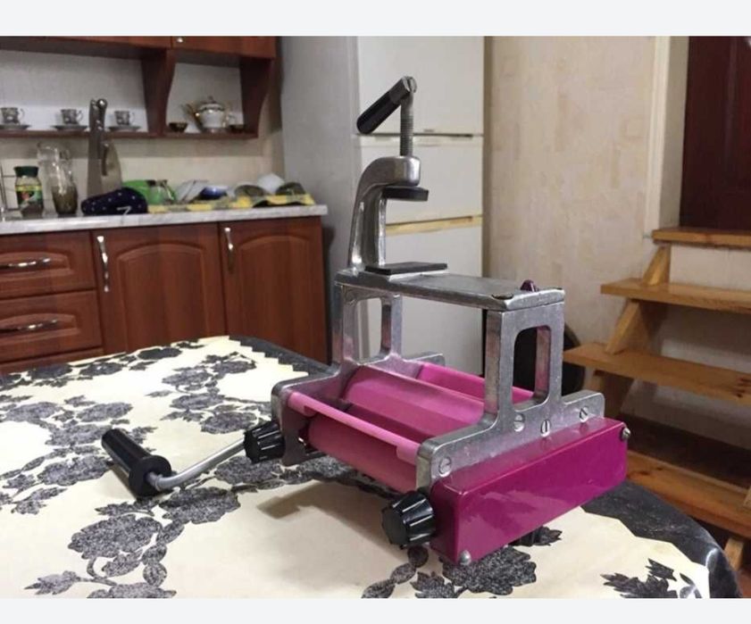 Продается лапшерезка ,тестораскатка