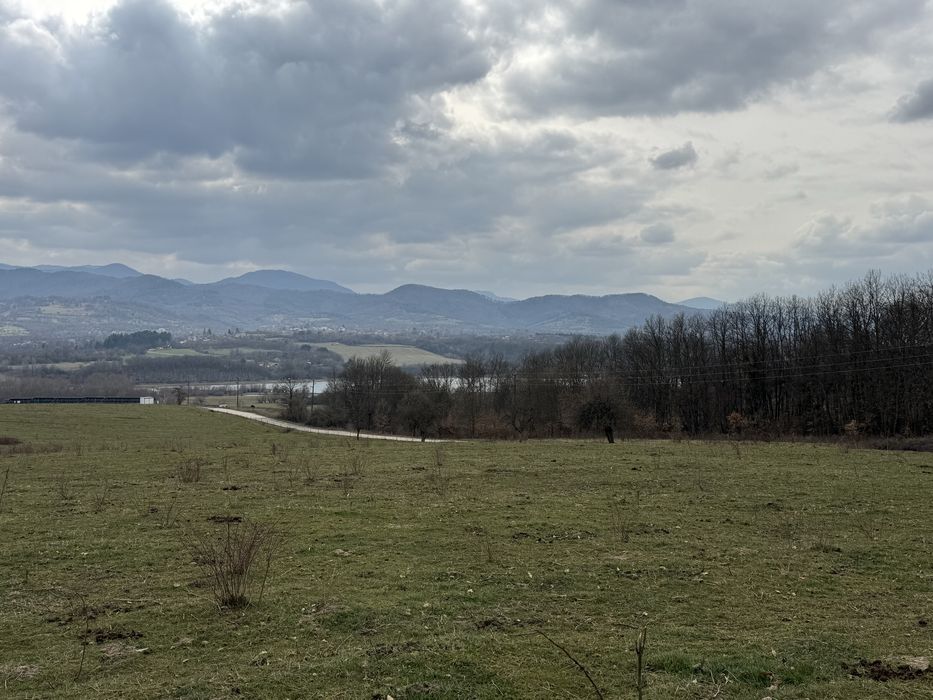 Земеделска земя с панорамна гледка