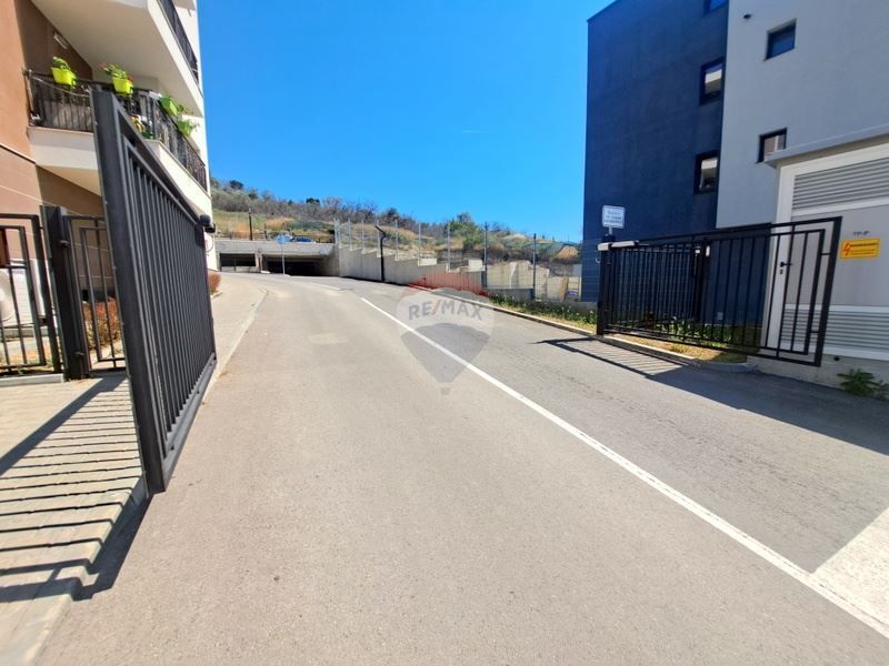 Дава се под наем Гараж / Паркомясто в Варна, Владислав Варненчик - 13 кв.м за 51 € - Снимка #7