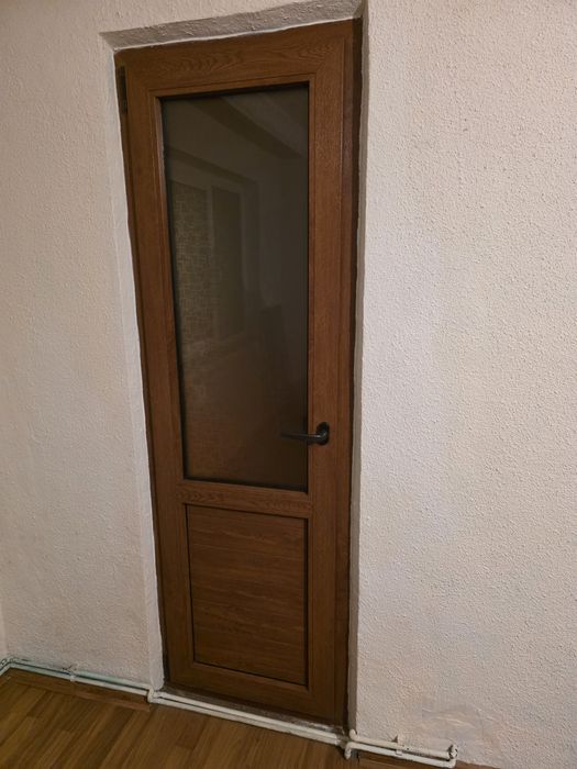 Vand usi interior 200 lei buc