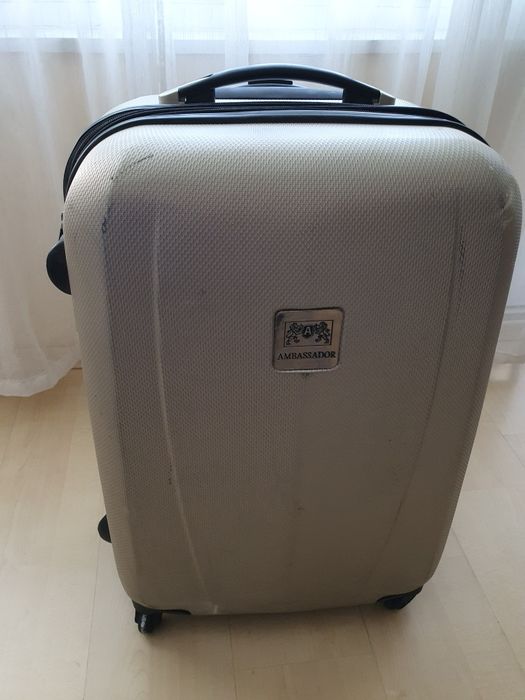 Куфар  с 4 колела