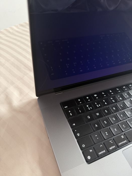 MacBook Pro 16 M1 Pro - Workstation Desktop - Display Defect