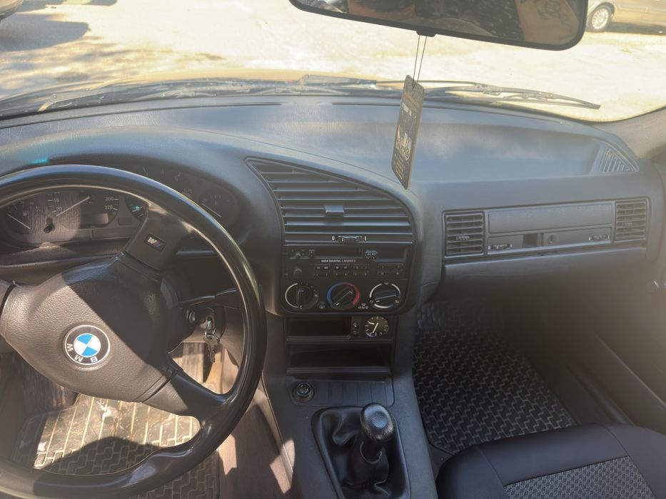 BMW 318 i 115 k.с