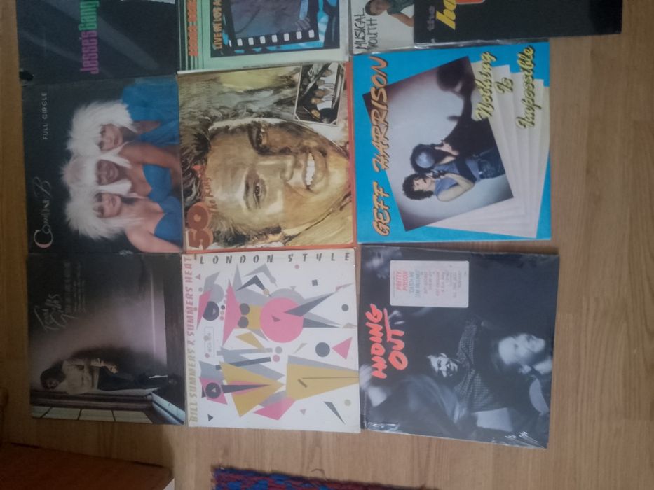Vând discuri vinil vechi...25ron buc