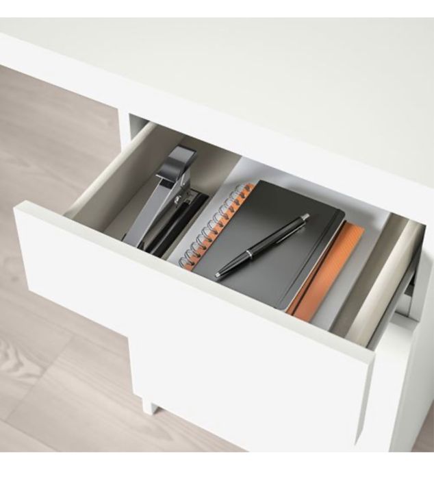 Письменный стол IKEA Malm