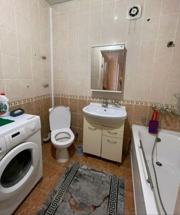 Сдается 2 комнатная квартира, 31а-мкр 18-дом, чистая.