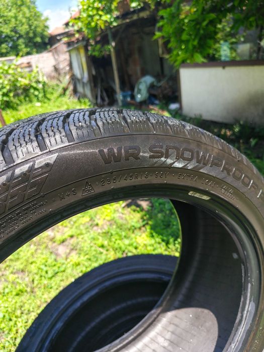 Гуми  235/45/18 4бр. Nokian