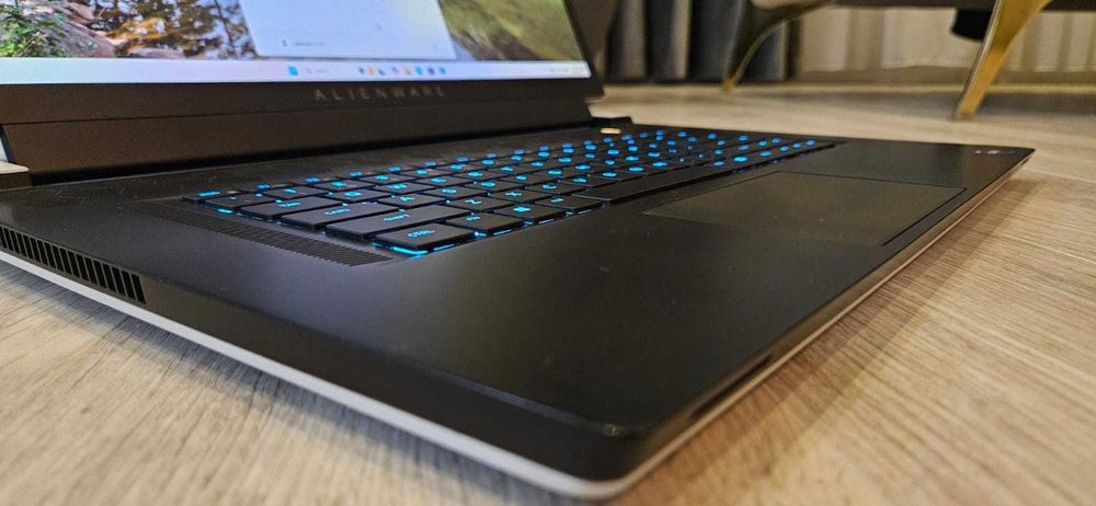 Laptop Alienware x17, nvidia rtx 3070, 17 inch-360hz impecabil