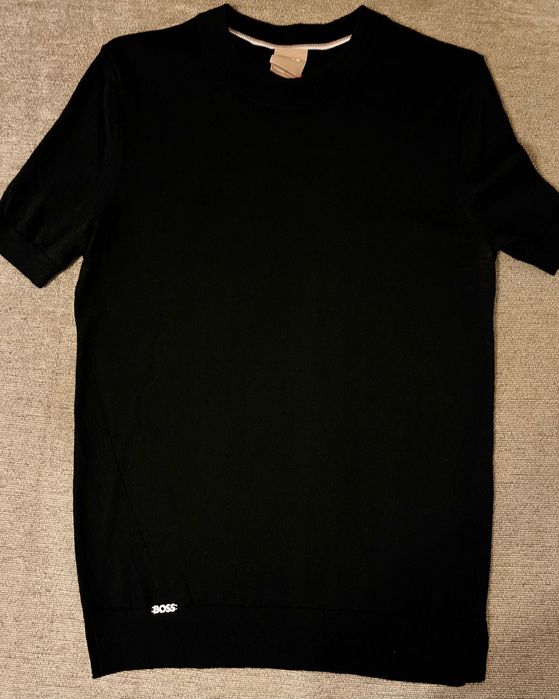 Boss -черна блуза с къс ръкав
