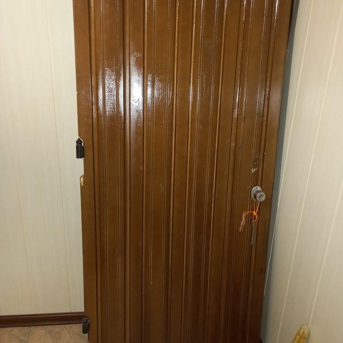 Продается дверь железная б/у