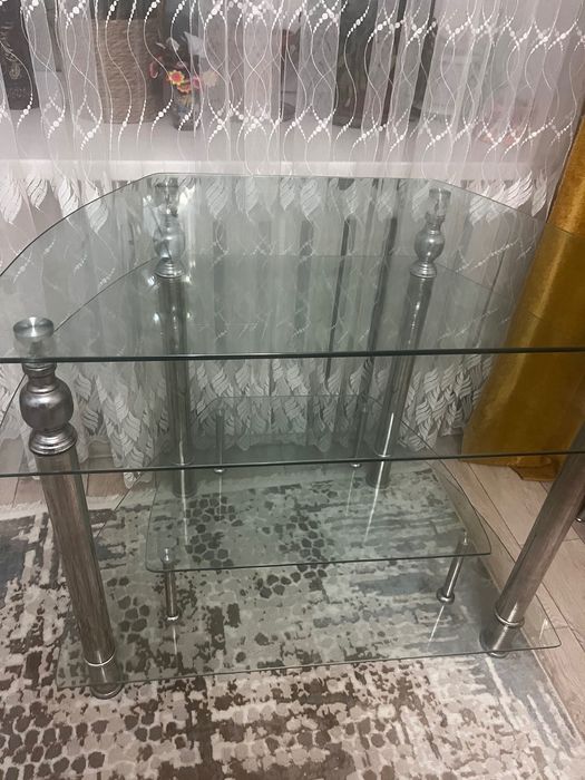 Стеклянный столик