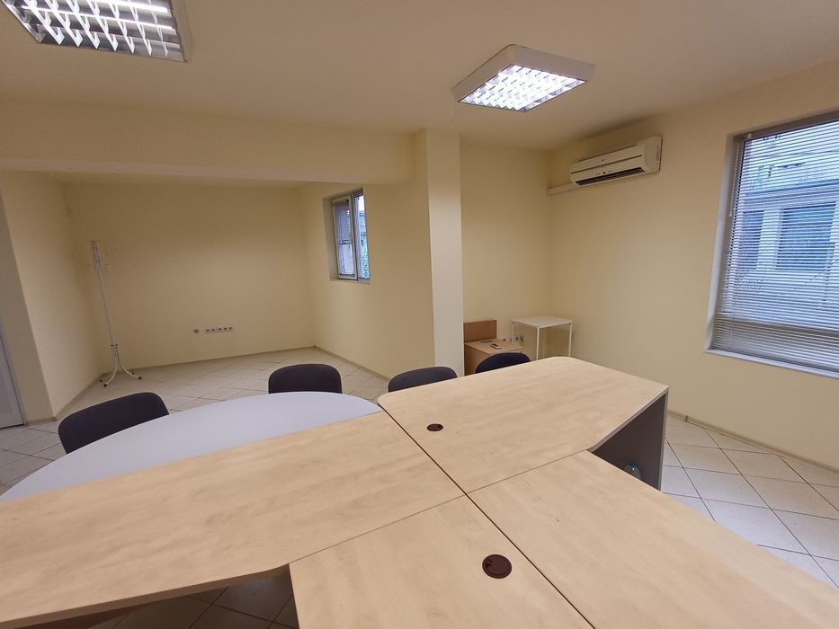 Дава се под наем Офис в Шумен, Център - 45 кв.м за 298.86 € - Снимка #7