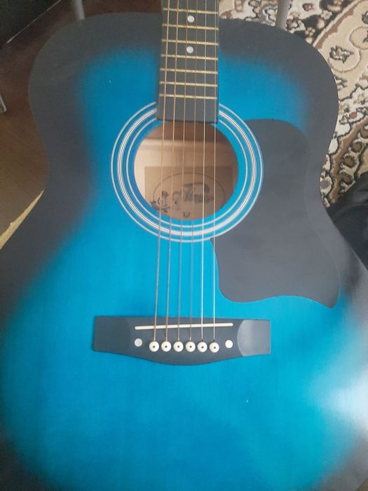 Акустическая гитара