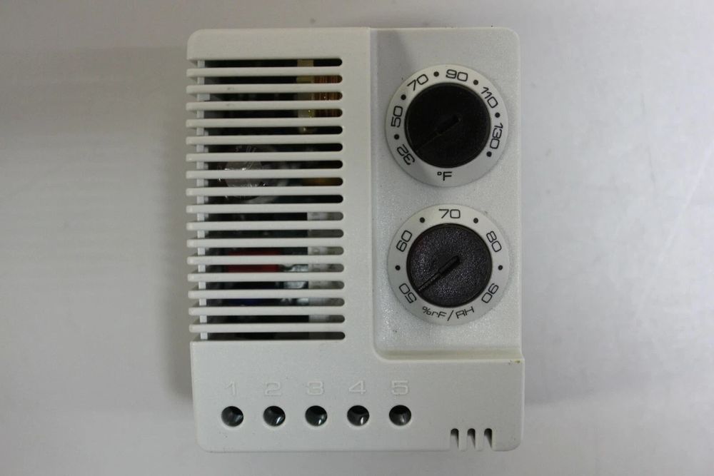 SenzorTermostat + higrostat FINDER /Stego 01230.0-00
