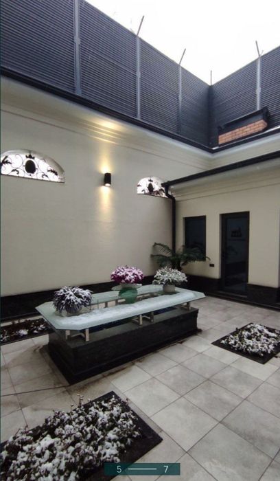 Возле Паркентского рынка 1.044 м² Отдельно стоящее здание