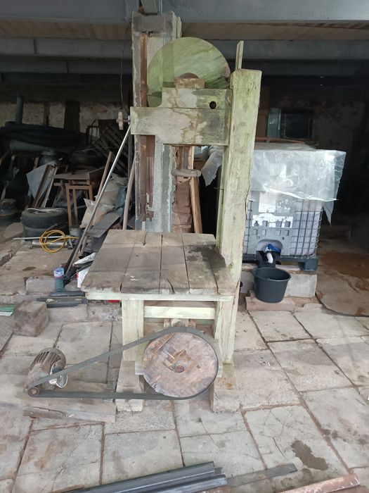 Дървен.   банциг