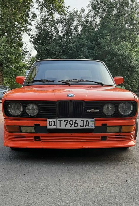 Автомобиль BMW 5 в кузове E28 в хорошем состоянии