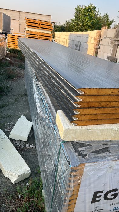 Panou sandwich perete gri , alb