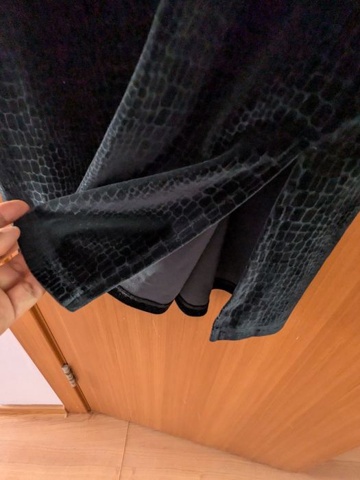 Продам платье черное бархатное