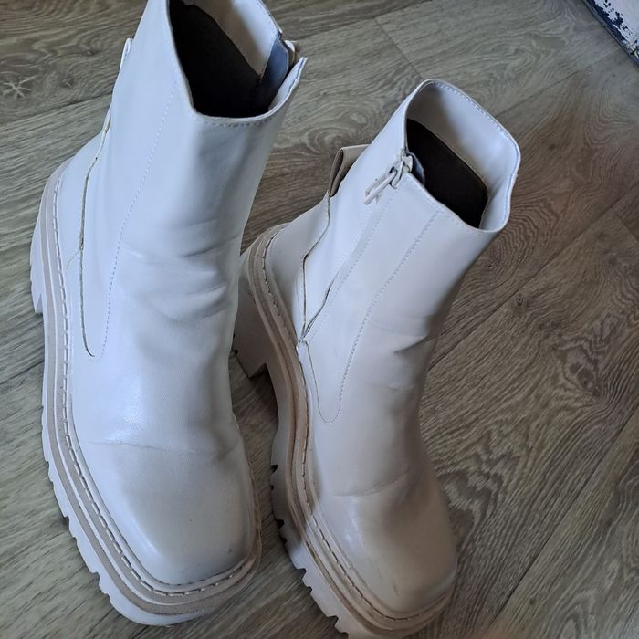 Боти с масивна подметка ZARA