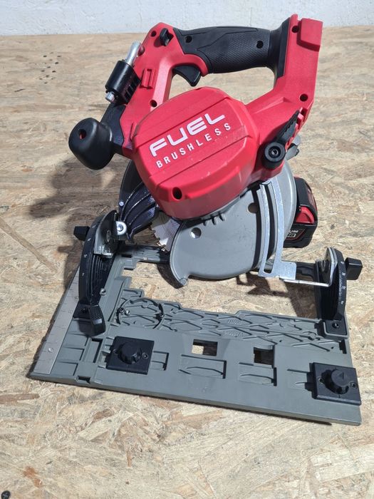 Circular Milwaukee M18 FCSG66